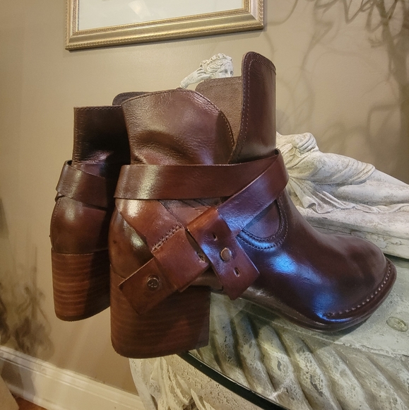 Ugg Elysium Leather Boot in Brown 9.5 #443 - Picture 4 of 17